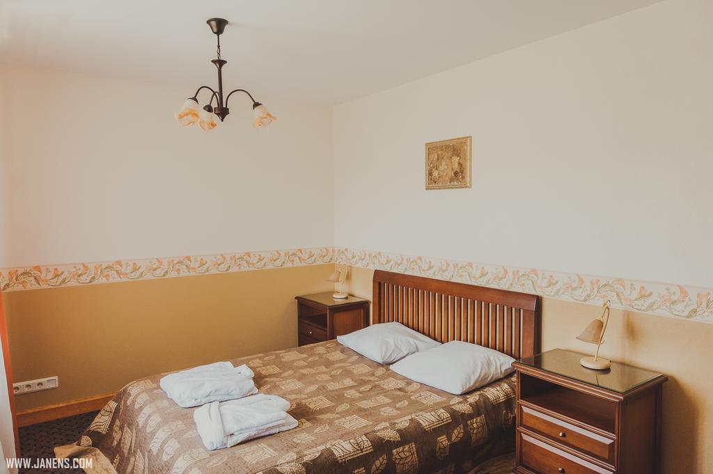 Hotel Rudzupukes Svente Esterno foto