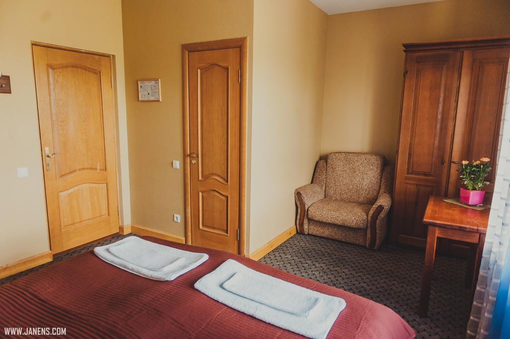 Hotel Rudzupukes Svente Esterno foto